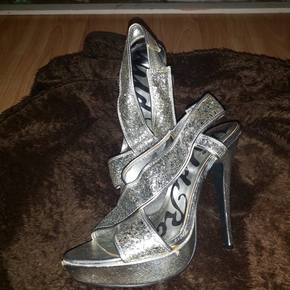 Wild Rose Silver Stiletto - Picture 2 of 3